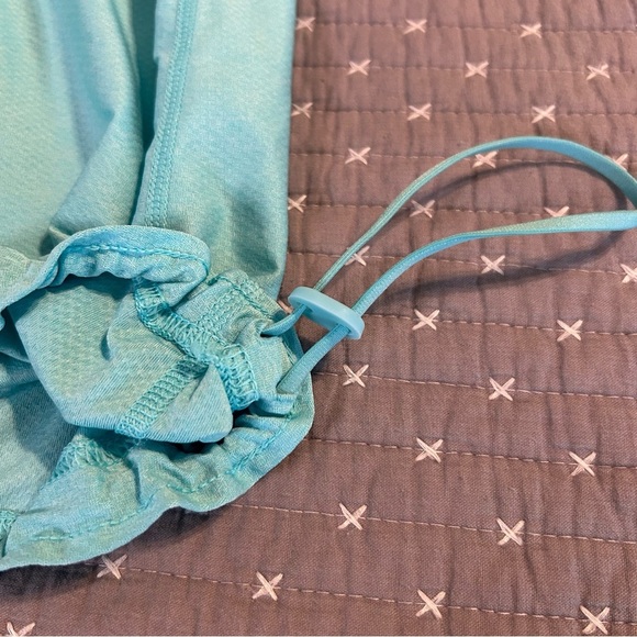 Under Armour Women’s Aqua HeatGear Tank with Drawstring Bottom Size M - Picture 4 of 4